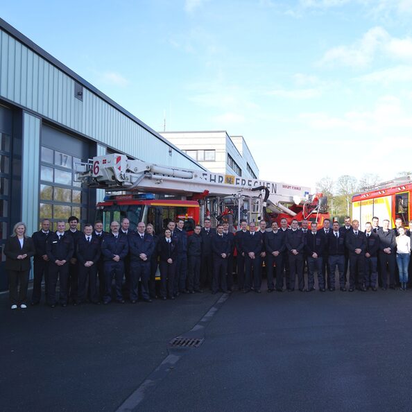 29 Teilnehmende haben ihren Grundausbildungslehrgang an der Feuerwehrschule der Stadt Frechen gestartet.