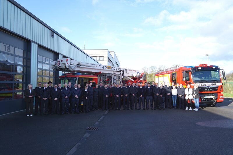 29 Teilnehmende haben ihren Grundausbildungslehrgang an der Feuerwehrschule der Stadt Frechen gestartet.