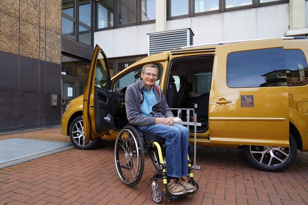 MichaelDusy_Portraet: Sein VW Caddy gibt Michael Dusy die Mobilität, die er braucht.
