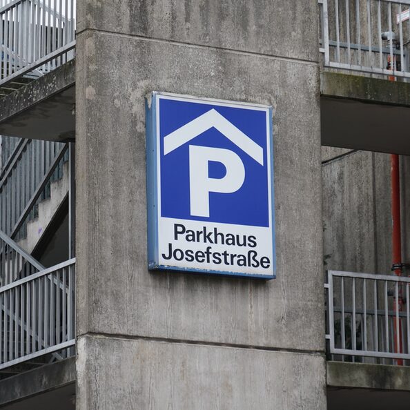 Das Parkhaus Josefstraße wird nun abgebrochen.