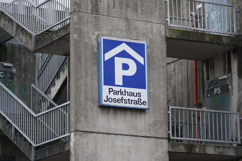 Das Parkhaus Josefstraße wird nun abgebrochen.