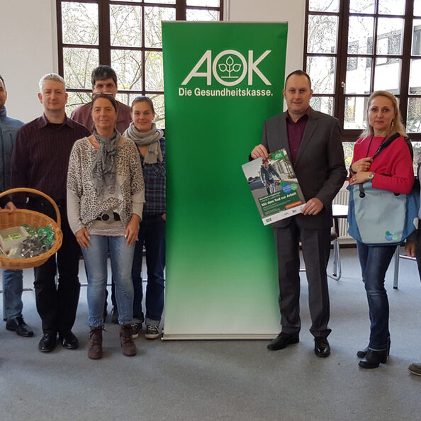 Die AOK dankte den Teilnehmerinnen und Teilnehmern der Mitmachaktion „Mit dem Rad zur Arbeit“ im Frechener Rathaus.