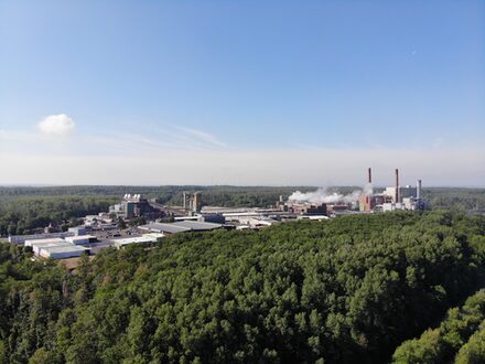 Die Aufnahme zeigt aus der Luft den Fabrikstandort Wachtberg.