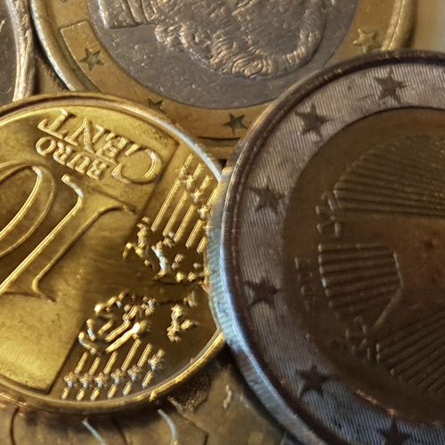 Das Symbolbild zeigt Euro-Münzen.