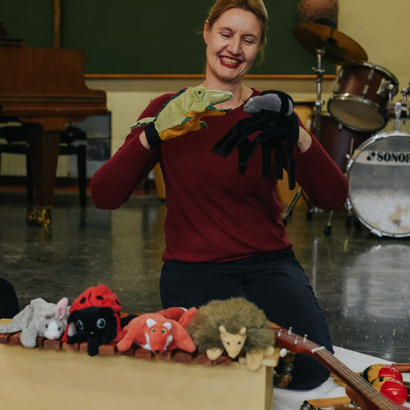 Claudia Böttcher mit Puppen