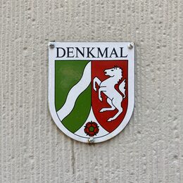 Plakette "Denkmal" mit Wappen der Landes NRW