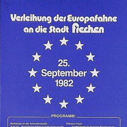 Blauer Flyer mit weißer Schrift und im Kreis angeordneten weißen Sternen in Anlehnung an die Europafahne