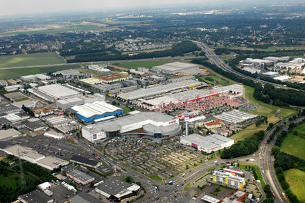 Die Aufnahme zeigt ein Luftbild des Gewerbegebietes Europaallee in Frechen.de